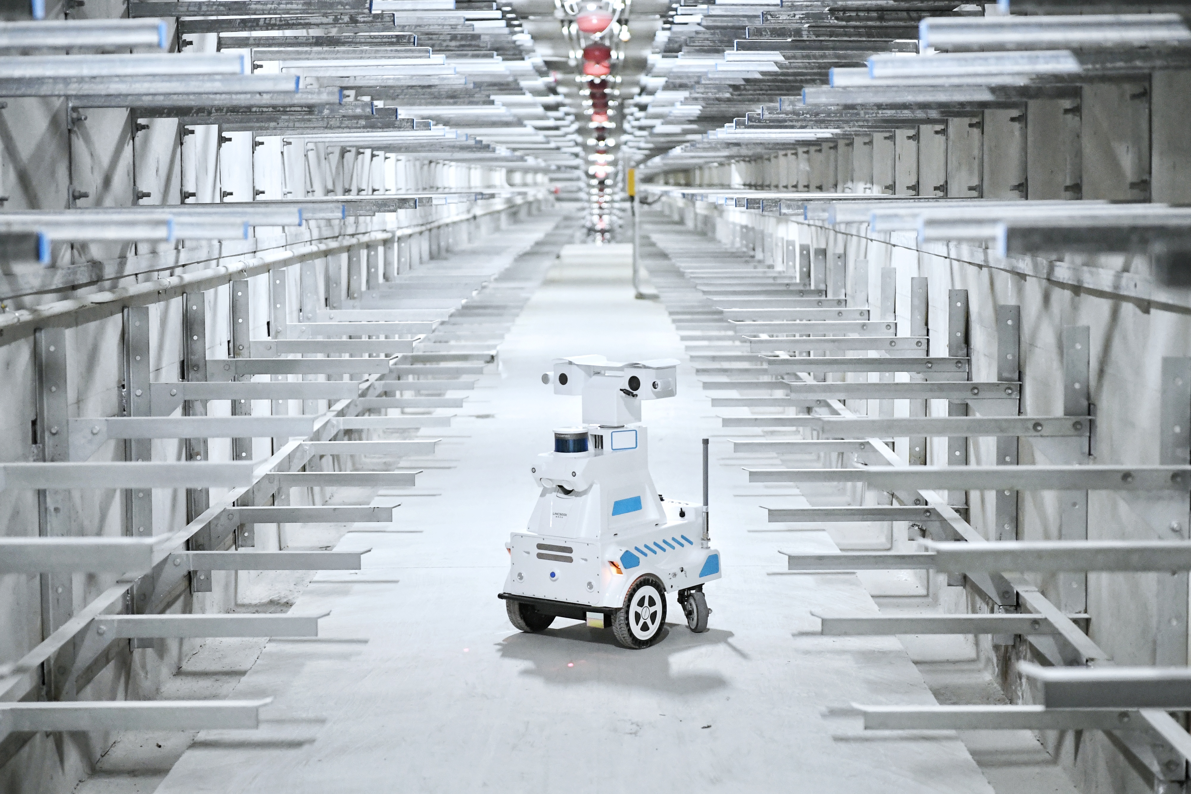 5-中国一冶北辰管廊智能巡检机器人巡逻